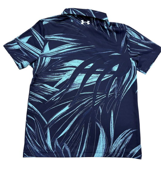 Polo - Under Armour bleu marine avec motif feuilles bleues clair, tissu polyester et élasthanne, vue de dos.