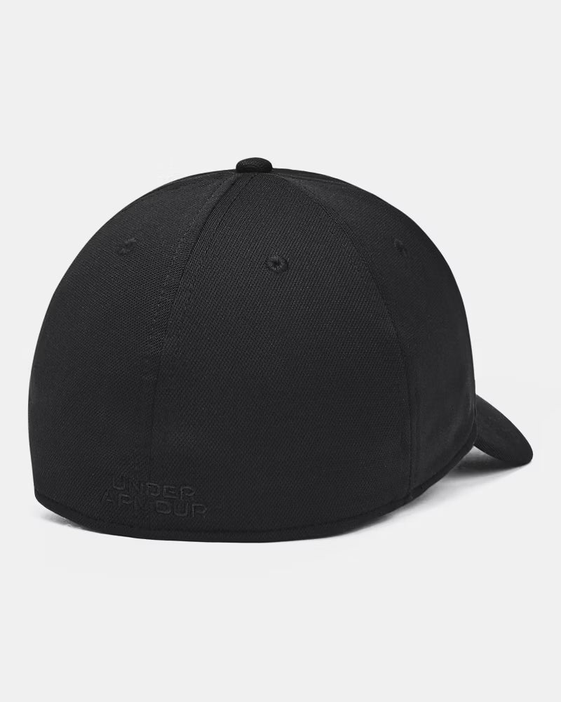 Casquette - UA Blitzing Under Armour noire en tissu polyester, vue de dos mettant en avant le logo ton sur ton embossé.