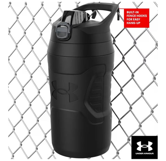 Bouteille 32oz - Under Armour noire en plastique avec mousqueton intégré, vue de face, position galerie 2, orientation paysage.
