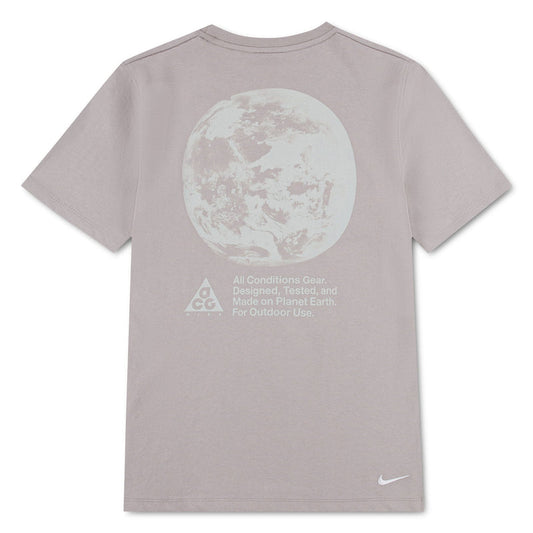T-Shirt ACG Dri-FIT Planet Earth Tee - Nike rose gris à manches courtes avec motif de planète Terre au dos vue arrière