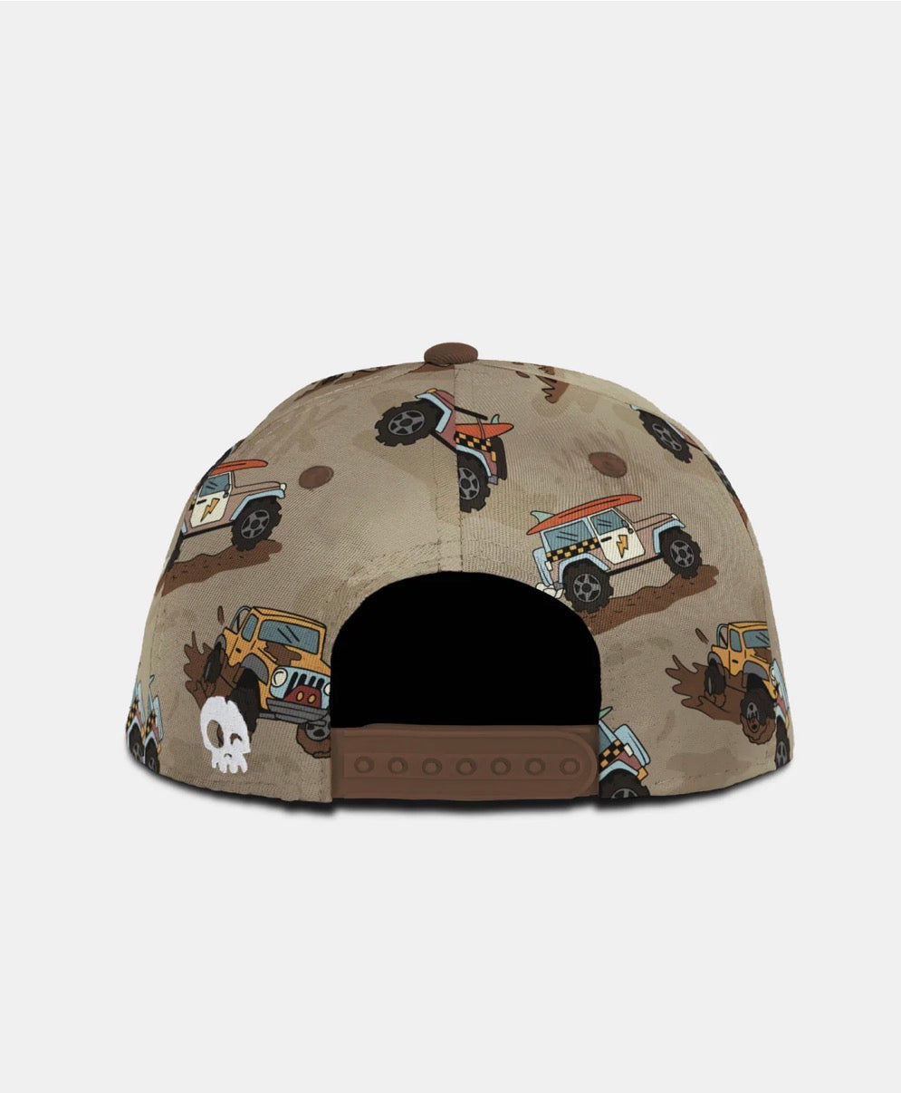 Casquette - Headster beige avec motifs de voitures 4x4 colorées et crâne, vue de dos sur fond clair.