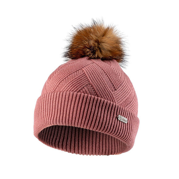 Tuque d'hiver - Läska rose en tricot côtelé avec pompon brun, style hivernal, vue de face