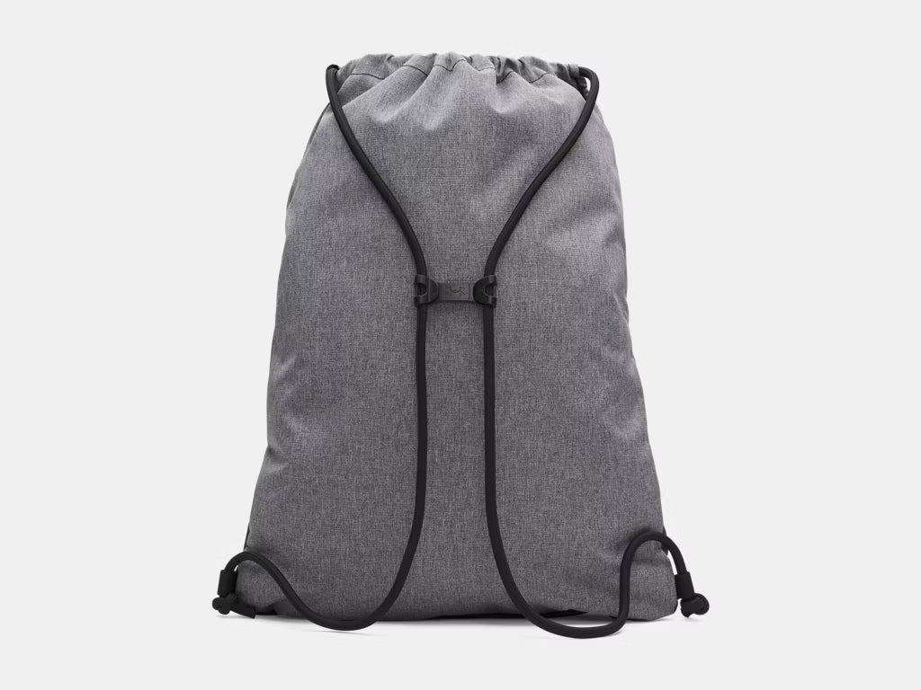 Sac à cordons UA Hustle - Under Armour gris clair en tissu, vue de dos, cordons noirs réglables, style sac à dos sport.