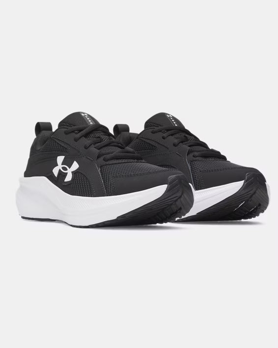 Espadrilles UA Assert 11 - Under Armour noires et blanches en mesh, vue de trois quarts face, style sport pour adulte.