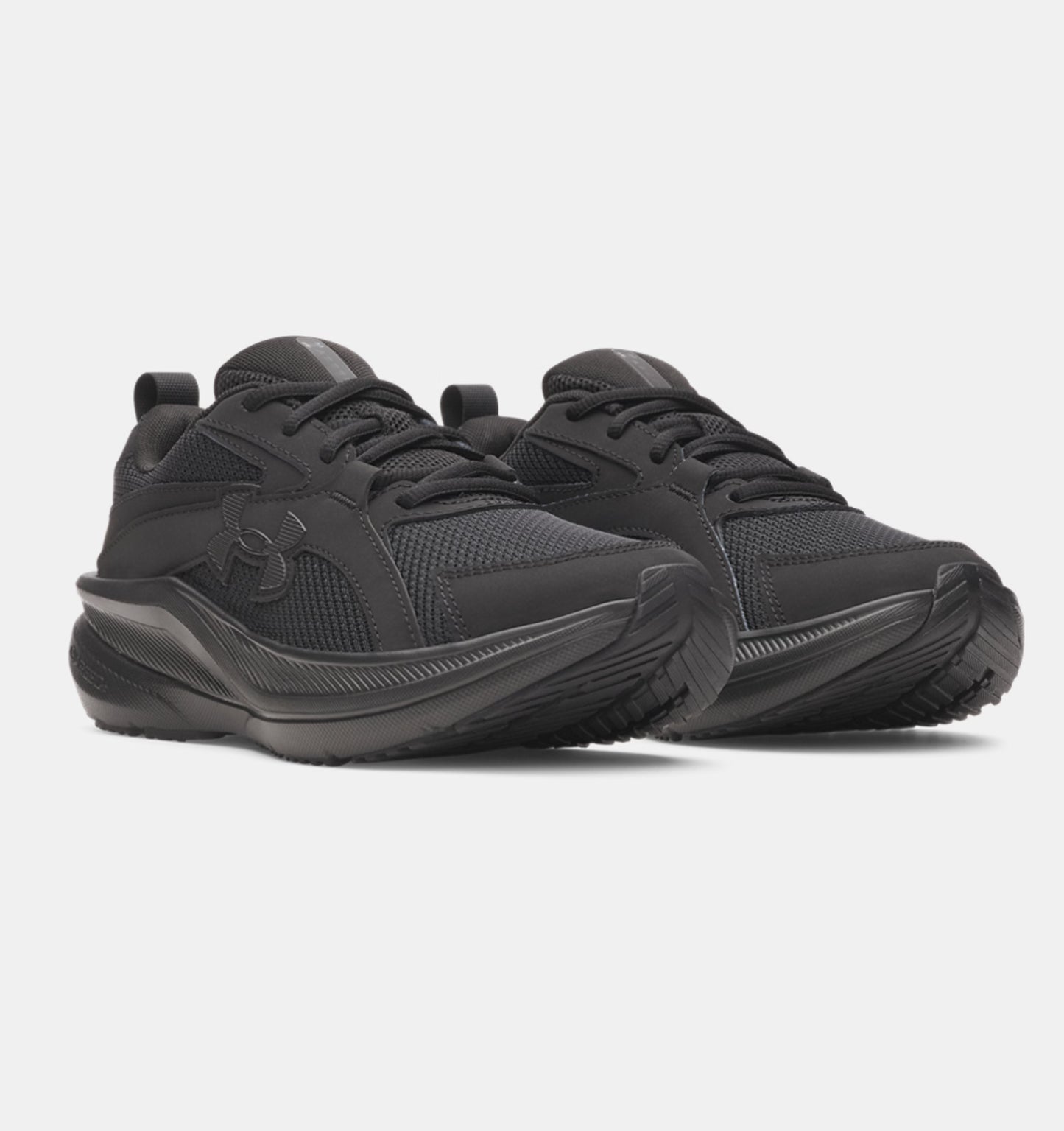 Espadrilles UA Assert 11 - Under Armour, baskets noires en mesh et synthétique, vue de trois-quarts avant côté droit.