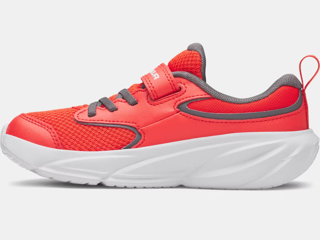 Espadrilles Surge 5 - Under Armour rouge vif avec détails gris, tissu mesh et semelle blanche, vue de côté droite enfanti