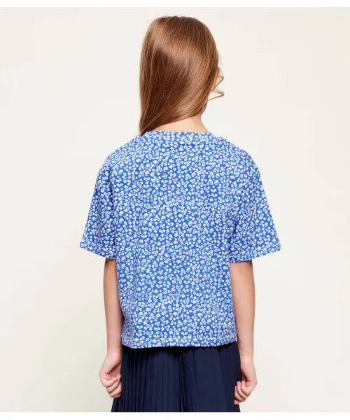 T-Shirt - Guess bleu à motifs blancs, manches courtes, en coton, pour enfant fille, vue de dos porté sur mannequin.
