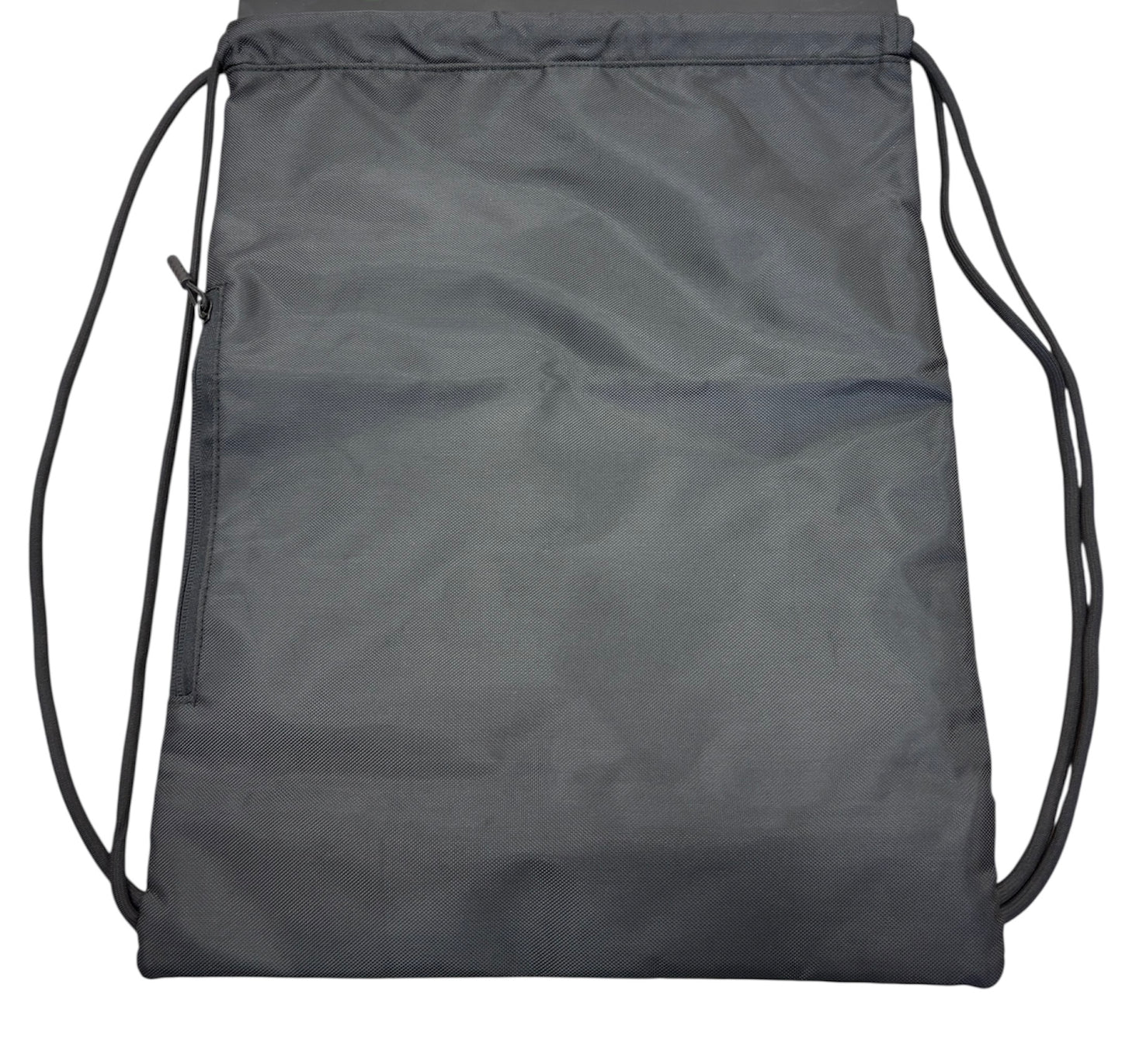 Sac à cordons - Jordan gris foncé en polyester léger avec fermeture à cordon, vue de face, dimension 1797x1705 paysage.