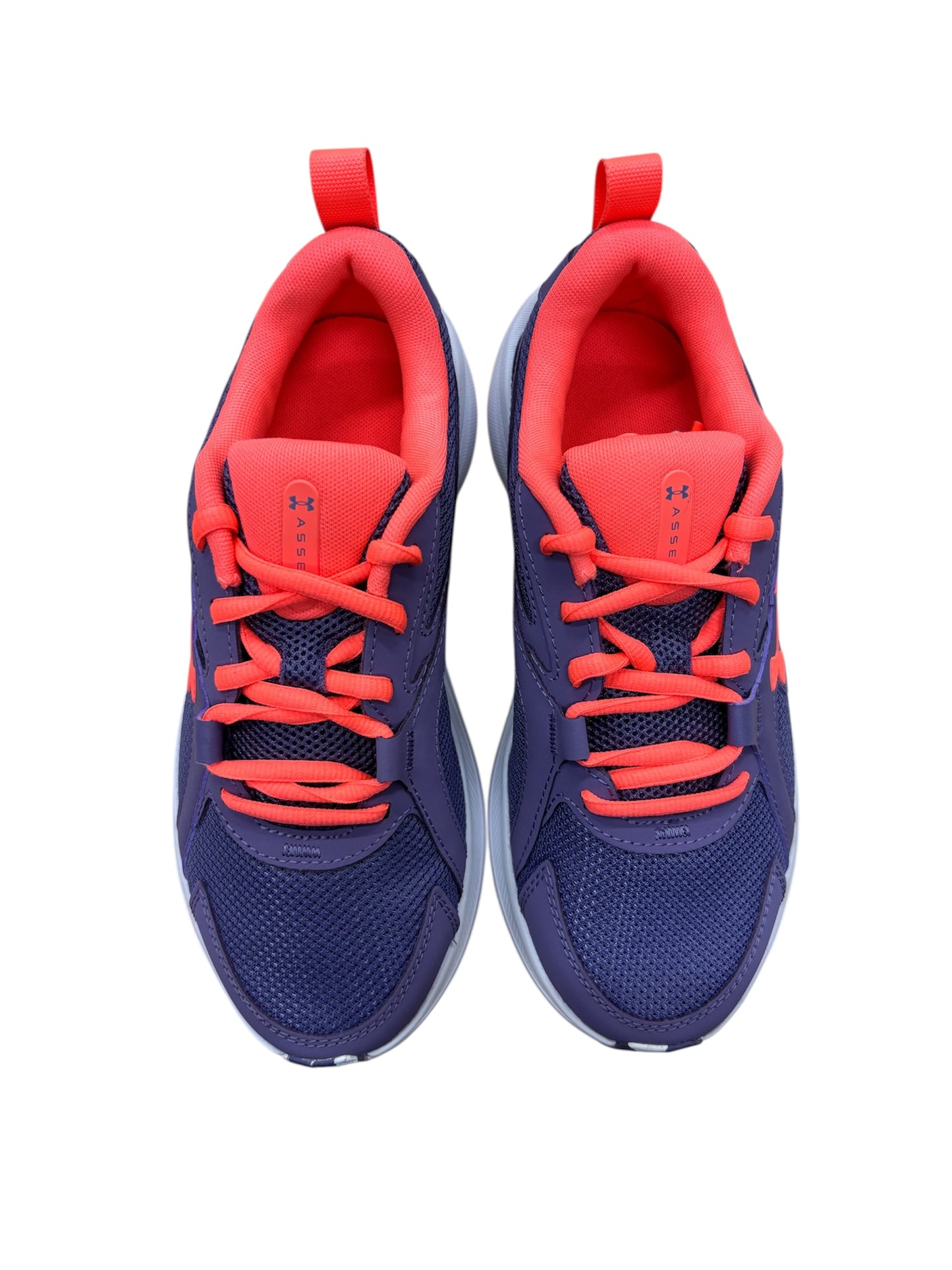 Espadrilles UA Assert 11 - Under Armour bleu marine et corail, mesh et synthétique, vue de dessus, enfant.