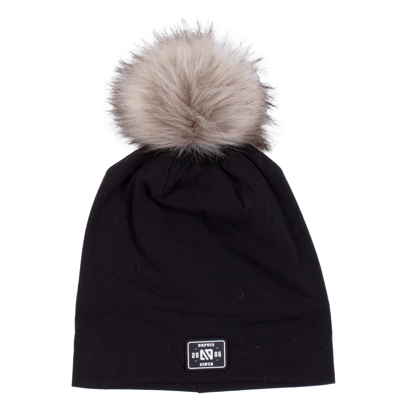 Tuque Mi-Saison noire en tissu doux avec pompon en fausse fourrure beige, style mi-saison, vue de face.
