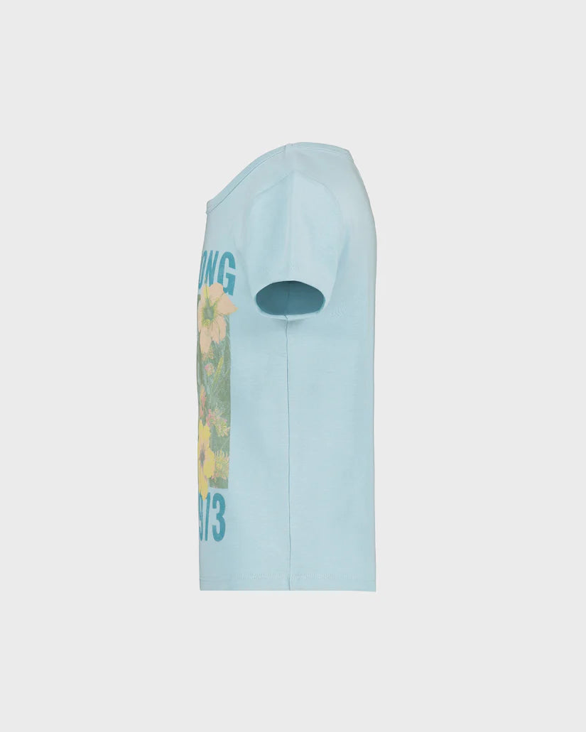 T-Shirt - Billabong bleu clair en coton, motif floral multicolore et texte, vue de profil, pour enfant.