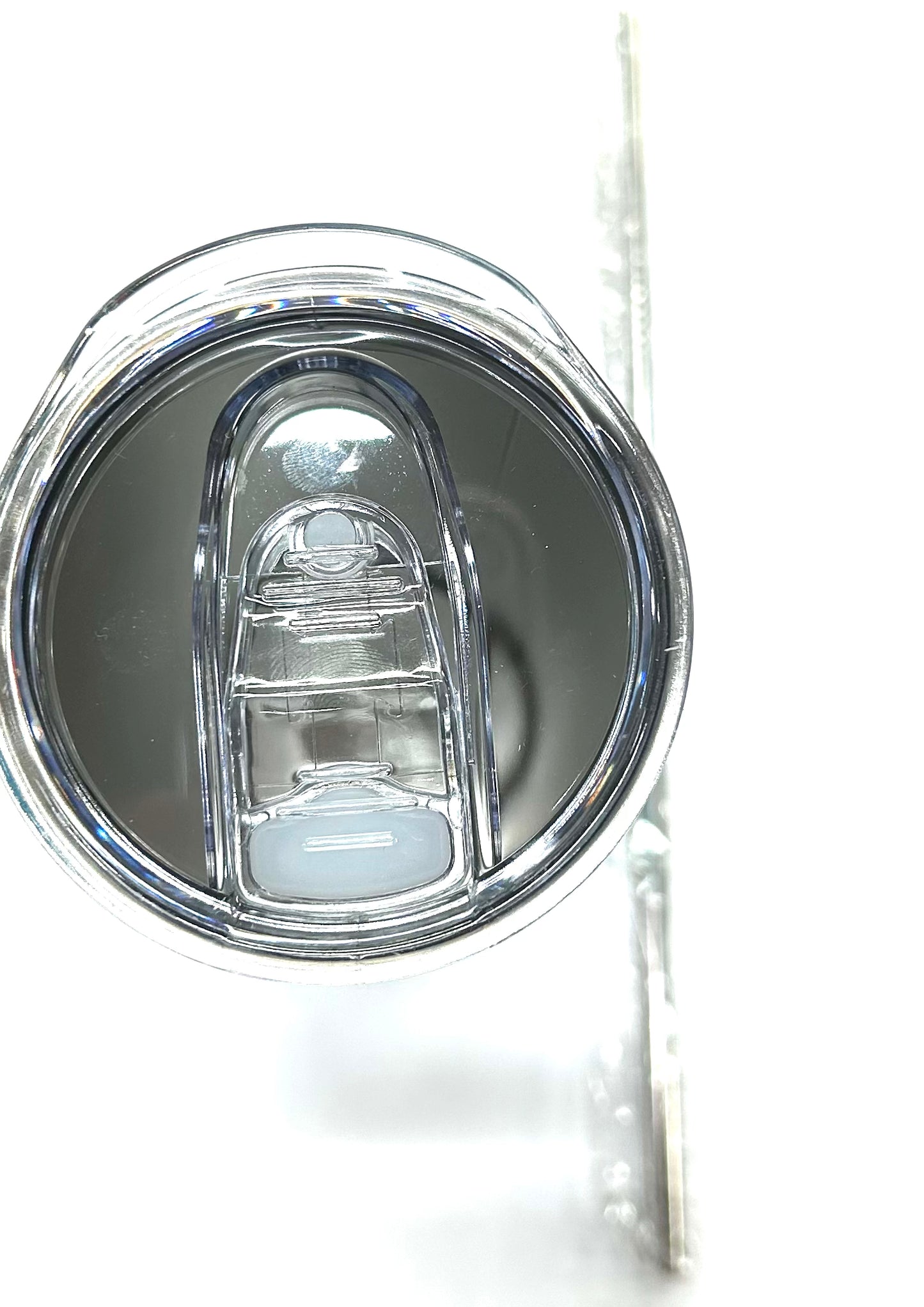 Bouteille isotherme - Suzuki en inox argenté avec couvercle transparent, détail du bouchon vue de dessus