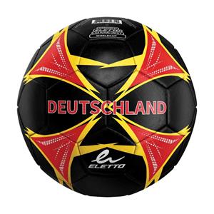 Ballon de soccer Deutshland - Eletto noir, rouge et jaune avec inscription Deutschland, vue avant sur surface lisse.