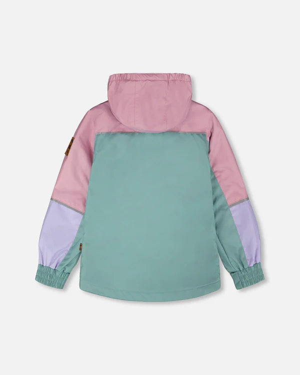 Veste imperméable color block rose, vert et lilas pour enfant, ensemble Mi-Saison - Deux Par Deux, vue de dos.