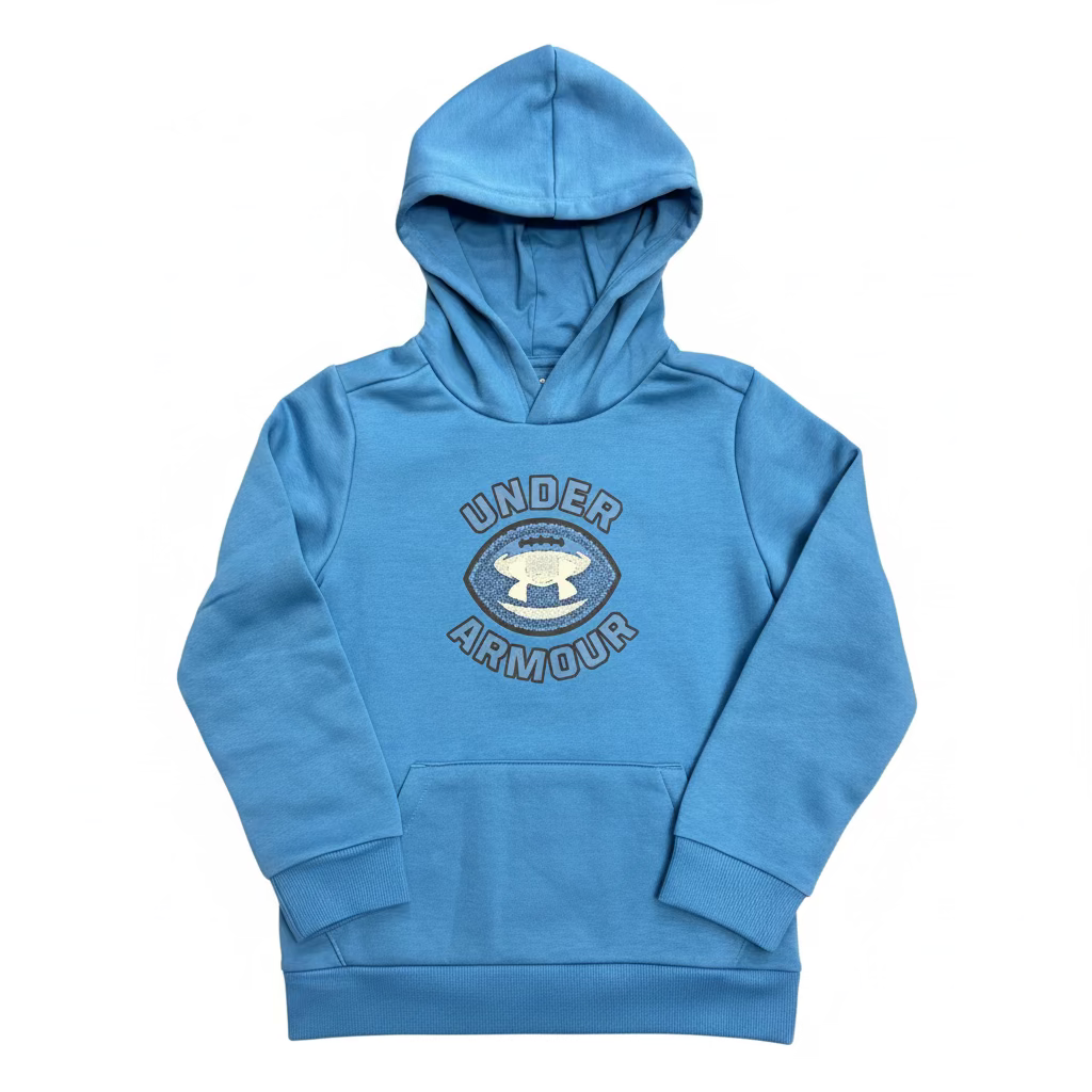 Hoodie Rival Fleece - Under Armour bleu ciel en molleton doux avec capuche, poche kangourou, logo imprimé gris et blanc, pour enfant, vue de face.