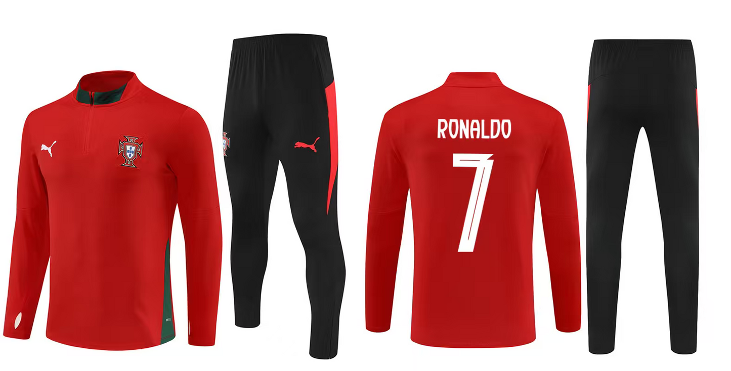 Ensemble de soccer Portugal - Ronaldo - 2 pour 100$, tenue rouge et noire en polyester, taille ajustable, vue de face et dos garçon.