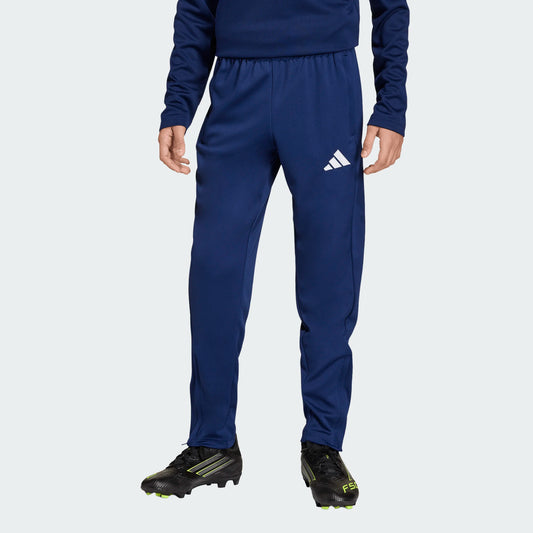 Pantalon ENT26 TR - Adidas bleu marine en polyester recyclé, taille ajustable, porté de face sur mannequin adulte homme.