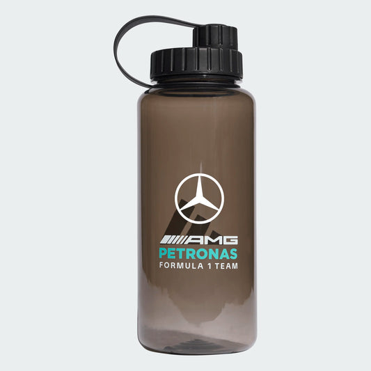 Bouteille Mercedes Amg Petronas Formula 1 TEAM - Adidas grise translucide avec logo AMG Petronas en vue de face.