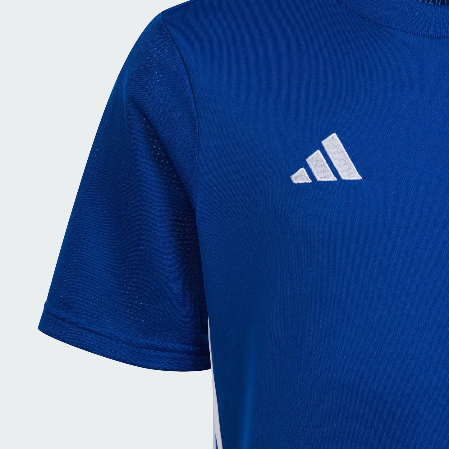 Jersey Tabela - Adidas bleu royal en polyester recyclé avec manches en mesh, détail de la manche droite, vue rapprochée carrée