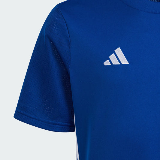 Jersey Tabela - Adidas bleu royal en polyester recyclé avec manches en mesh, détail de la manche droite, vue rapprochée carrée