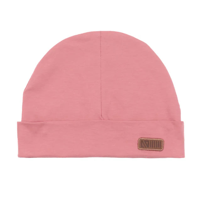 Tuque Mi-Saison - Nanö rose en tissu doux avec écusson en simili cuir, style simple pour enfant, vue de face.