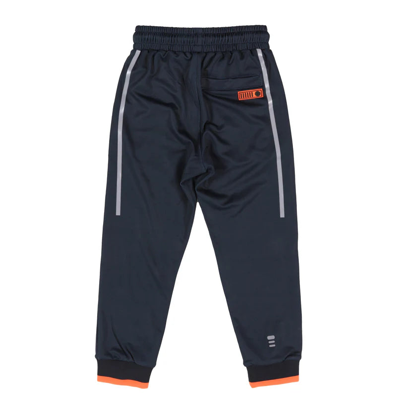 Pantalon - Nanö jogging bleu marine en jersey avec bandes réfléchissantes, détail poche arrière, ourlets orange, vue dos enfant