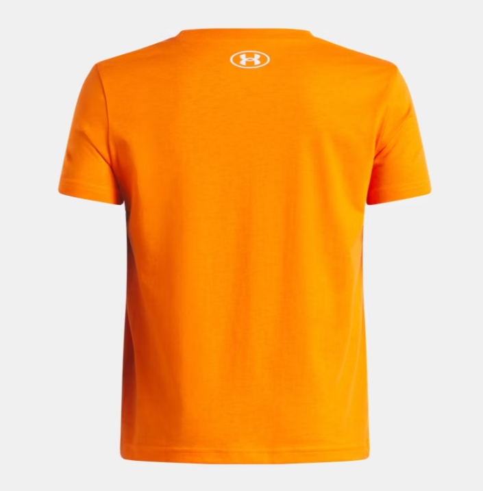 T-Shirt UA Logo Wordmark - Under Armour orange vif en coton, coupe droite, logo blanc au dos, vue de dos, pour enfant.