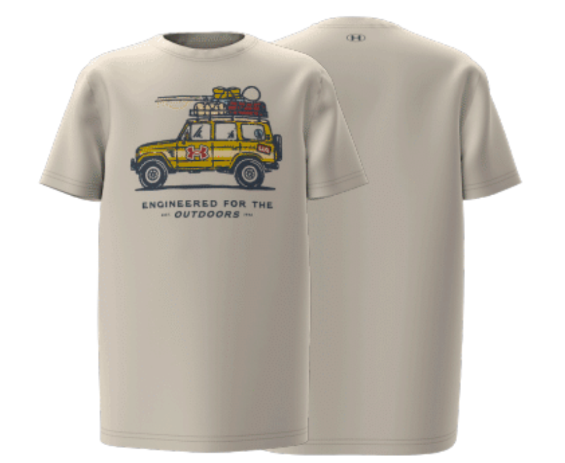 T-Shirt - Under Armour beige à manches courtes avec illustration jaune et noire d’un véhicule tout terrain, vue de face et dos.