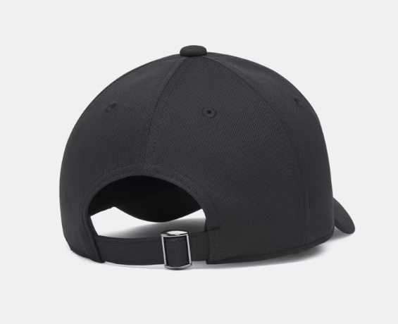 Casquette UA Blitzing - Under Armour noire en textile ajustable, vue de dos avec fermeture à boucle métallique.