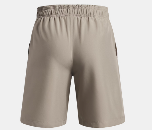 Short UA Woven - Under Armour beige en tissu polyester léger, vue de dos, bermuda pour homme avec ceinture élastique