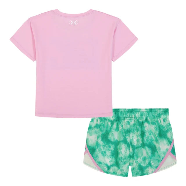 Ensemble Short - Under Armour pour enfant, haut rose uni vue de dos, short vert à motif tie-dye et détails roses, tissu léger et respirant.