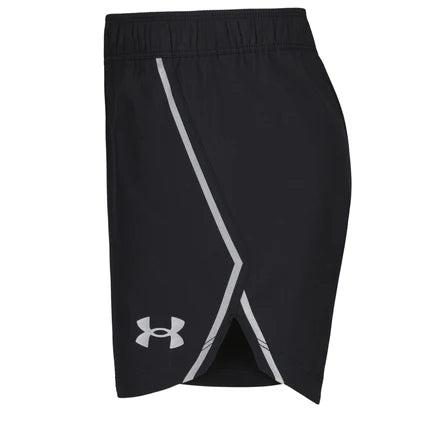Short 2 en 1 - Under Armour en tissu noir avec détails gris, short de sport pour enfant, vue de profil.