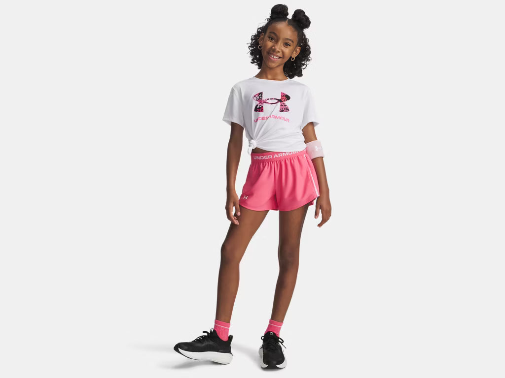 Short UA Tech™ Match - Under Armour rose vif en tricot léger, taille mi-haute, porté par enfant fille vue de face