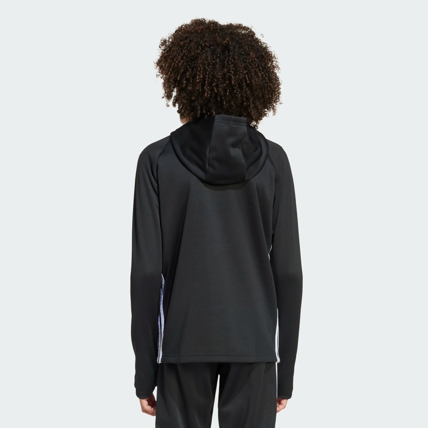 Hoodie - Adidas noir avec capuche, modèle garçon en polyester recyclé, vue de dos sur mannequin.