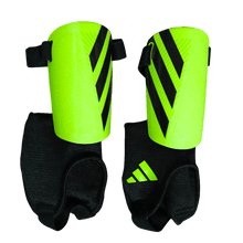 Protège tibias - Adidas jaune fluo et noir, protection avant avec fixation sangles, vue de face et de dos, taille moyenne adulte.