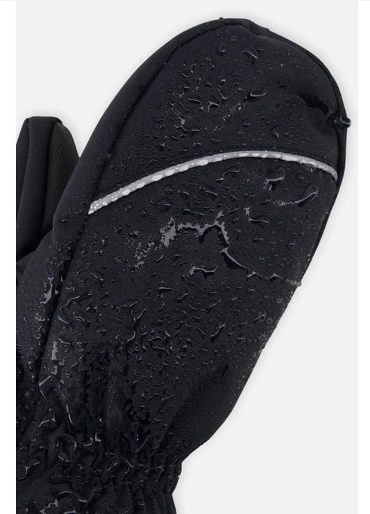 Mitaines d'hiver Play - Deux Par Deux noires imperméables avec bande réfléchissante grise, matériau extérieur texturé, détail mouillé, vue rapprochée.