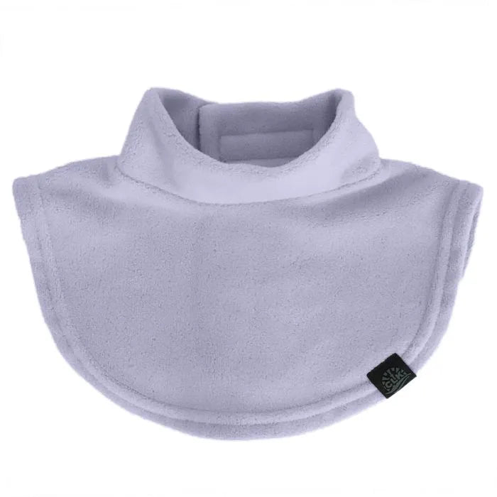 Cache-Cou d'hiver - Calikids en tissu polaire lavande clair, doux, attache velcro, pour enfant, vue de face.