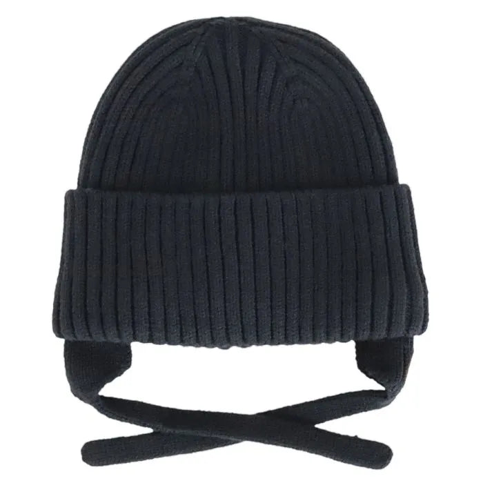 Tuque d'hiver - Calikids en tricot côtelé noir avec rabat et attaches, pour enfant, vue de face.
