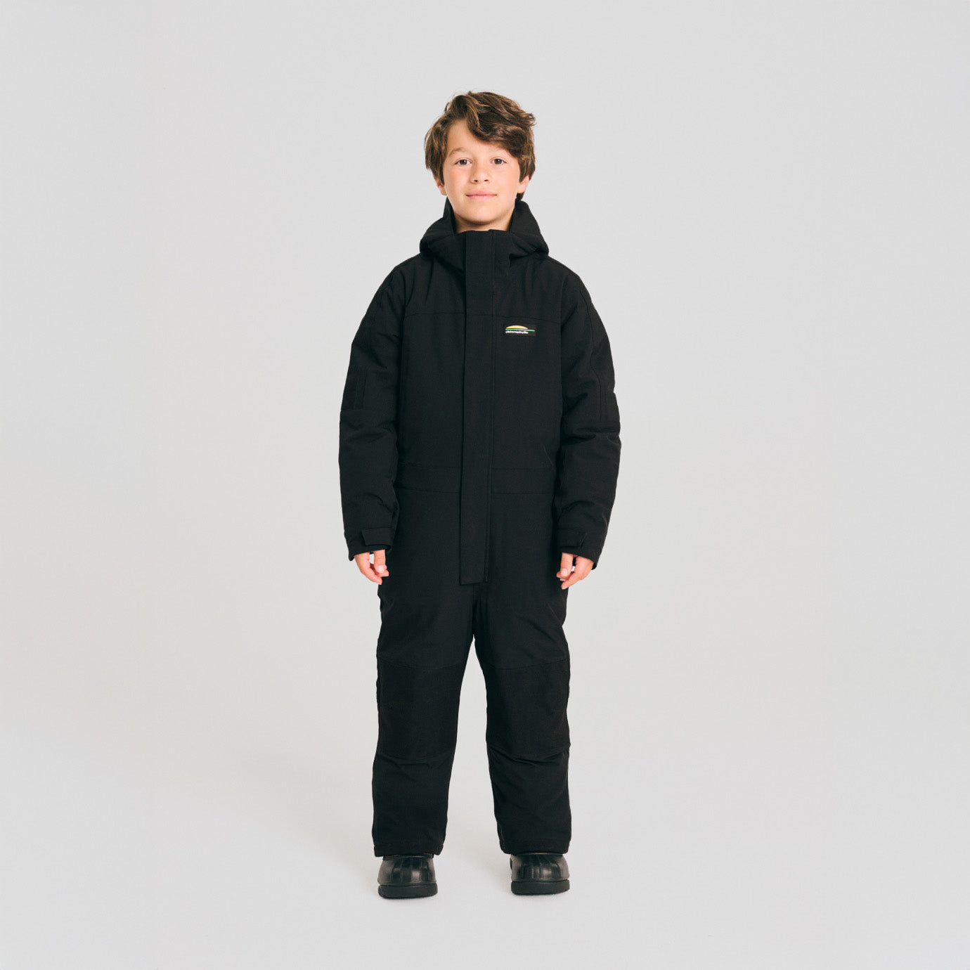 Habit de neige 1 Pièce - Chlorophylle noir en polyester 2L, pour garçon 7-14 ans, vue de face porté sur mannequin