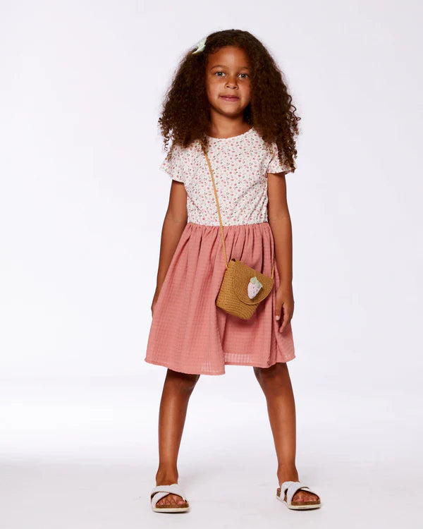 Robe - Deux Par Deux à manches courtes, haut blanc à motifs floraux roses, jupe rose saumon, pour fille, vue de face portée