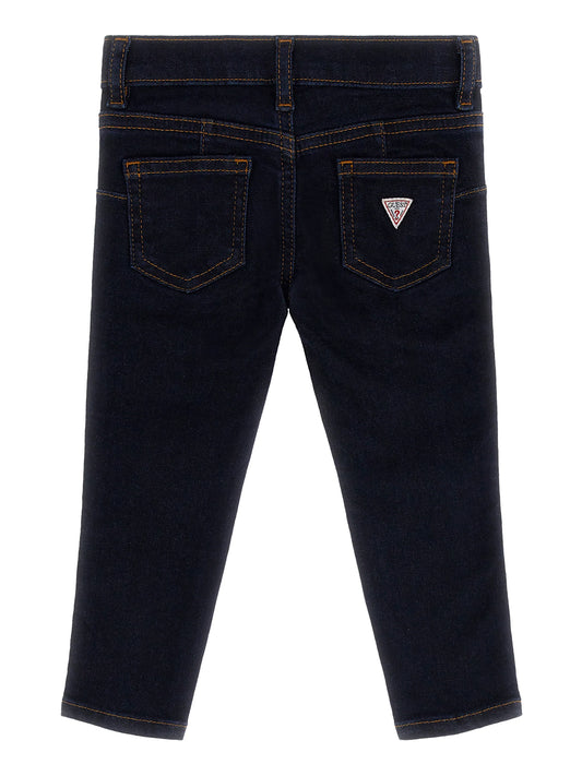 Pantalon - Guess en denim bleu foncé avec surpiqûres orange, logo sur poche arrière, pour fille, vue de dos.