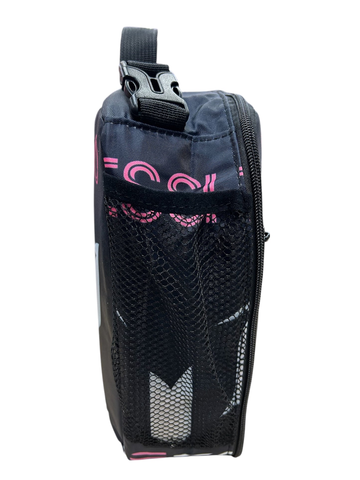 Boite à lunch - Messi 10 noire avec filets latéraux en mesh, détails roses, pour enfant, vue de profil côté zip.