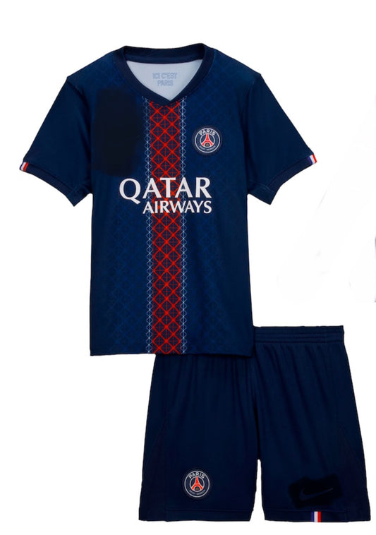 Ensemble de soccer - O. DEMBÉLÉ bleu marine et rouge avec logo PSG, 100% polyester, pour enfant, vue de face complet.