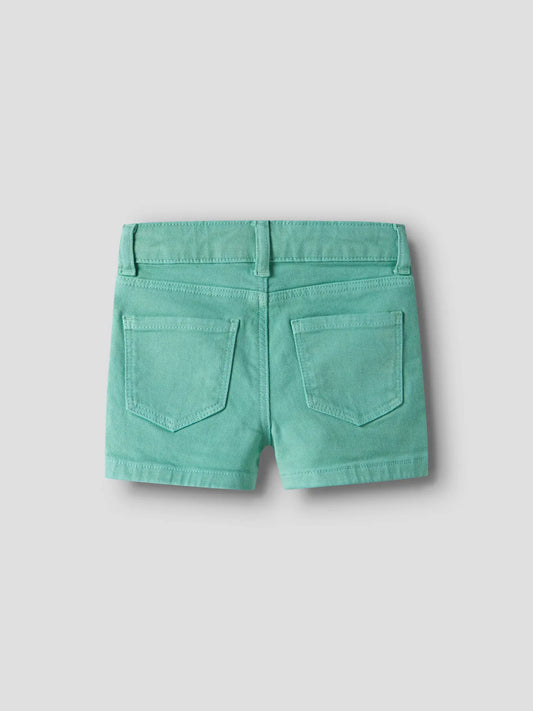 Short - Name It short turquoise en coton, enfant, vue de dos avec poches arrière visibles.