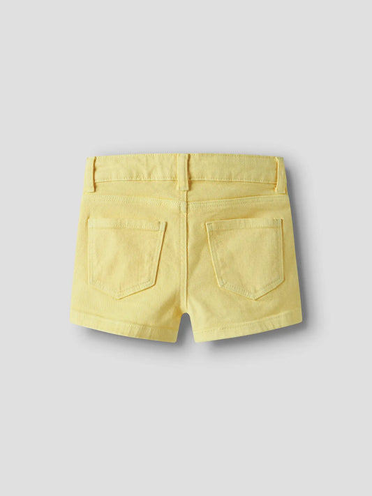 Short - Name It short bébé jaune clair en coton, vue de dos avec poches arrière carrées