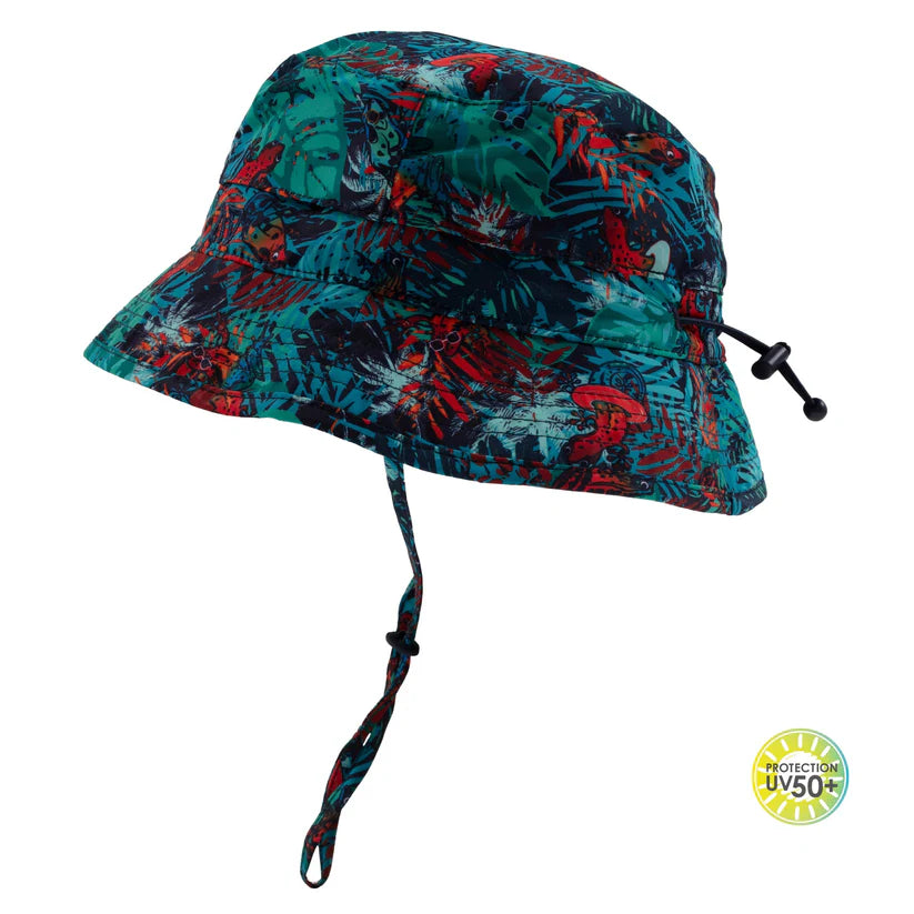Chapeau U.V - Nanö motif tropical bleu, rouge et vert, cordon ajustable, tissu léger, enfant, vue de profil gauche.