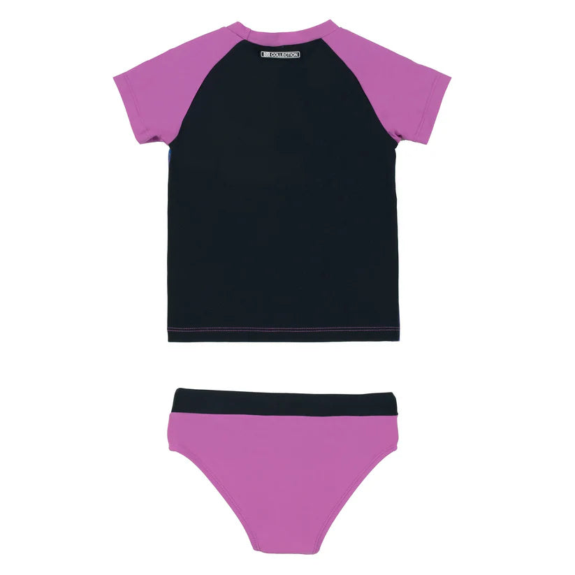 Maillot de bain - Nanö pour fille, tee-shirt noir à manches courtes violettes, culotte violette, vue de dos.