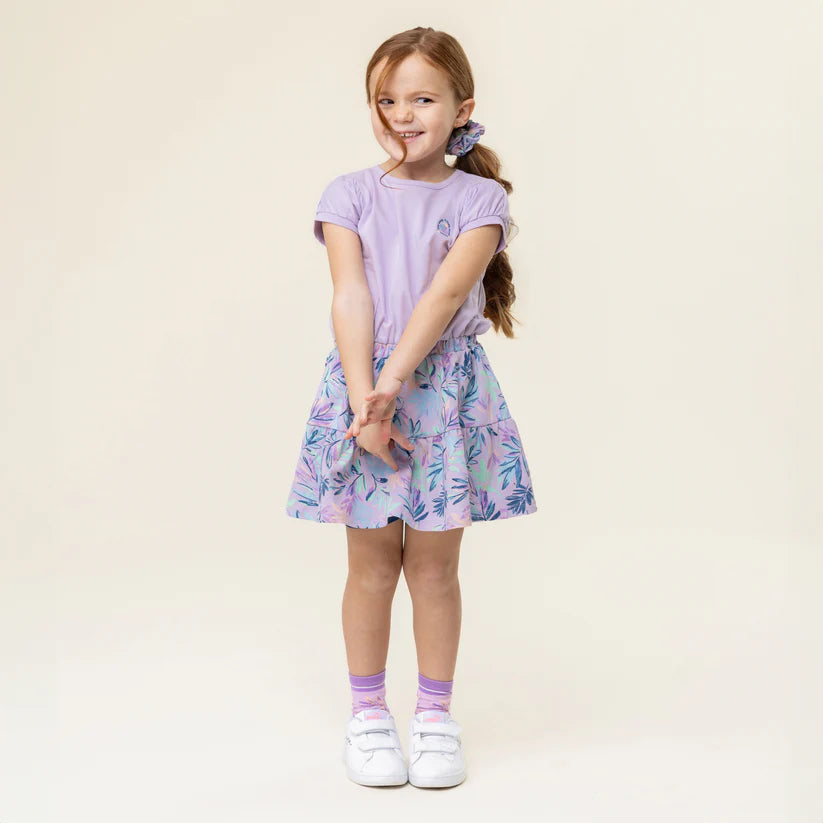 Robe - Nanö violette unie en jersey avec manches bouffantes et jupe froncée imprimée, pour fille, vue de face portée