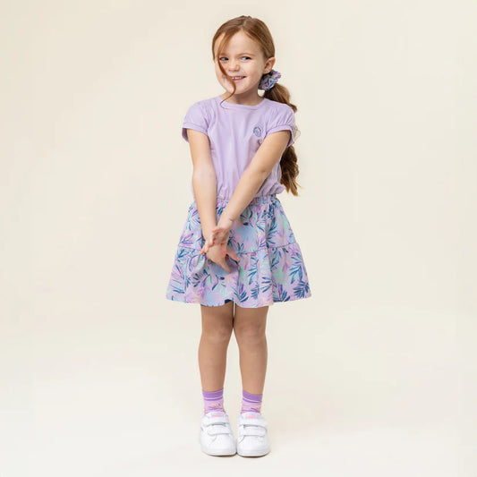 Robe - Nanö violette unie en jersey avec manches bouffantes et jupe froncée imprimée, pour fille, vue de face portée