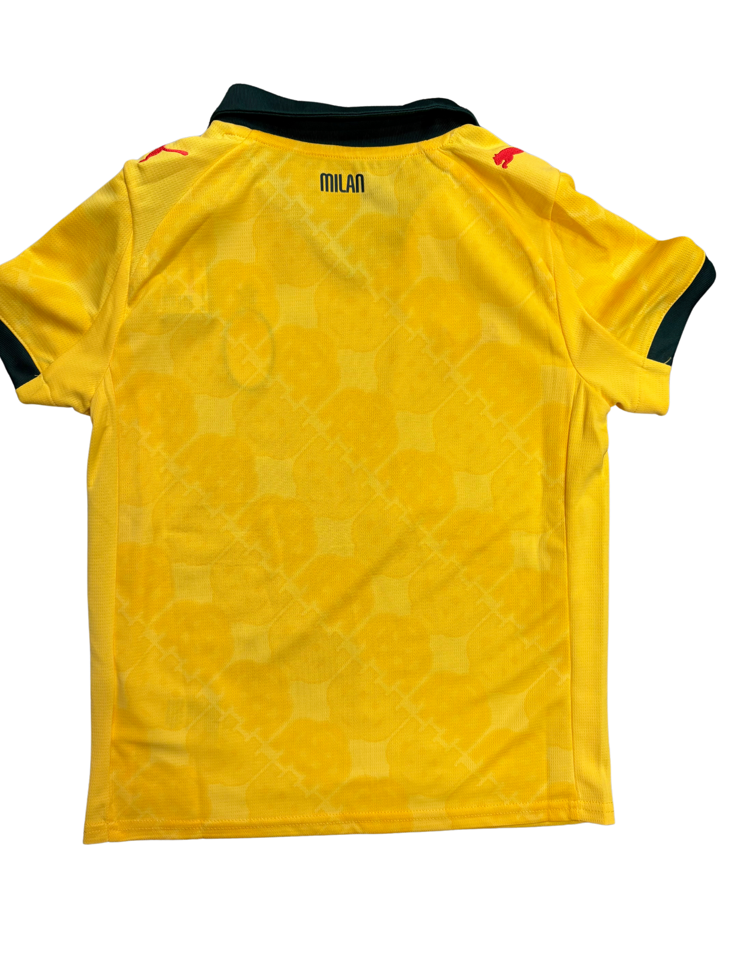 Jersey AC Milan - Puma jaune avec motifs géométriques ton sur ton, col et manches noires, pour garçon, vue de dos.